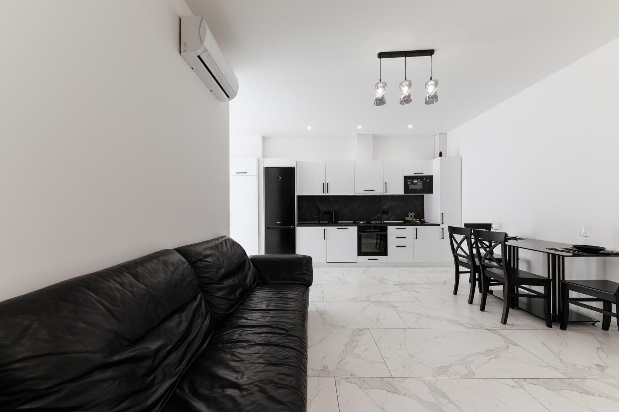 Luxury Apartments-Belochka Uschhorod Exterior foto