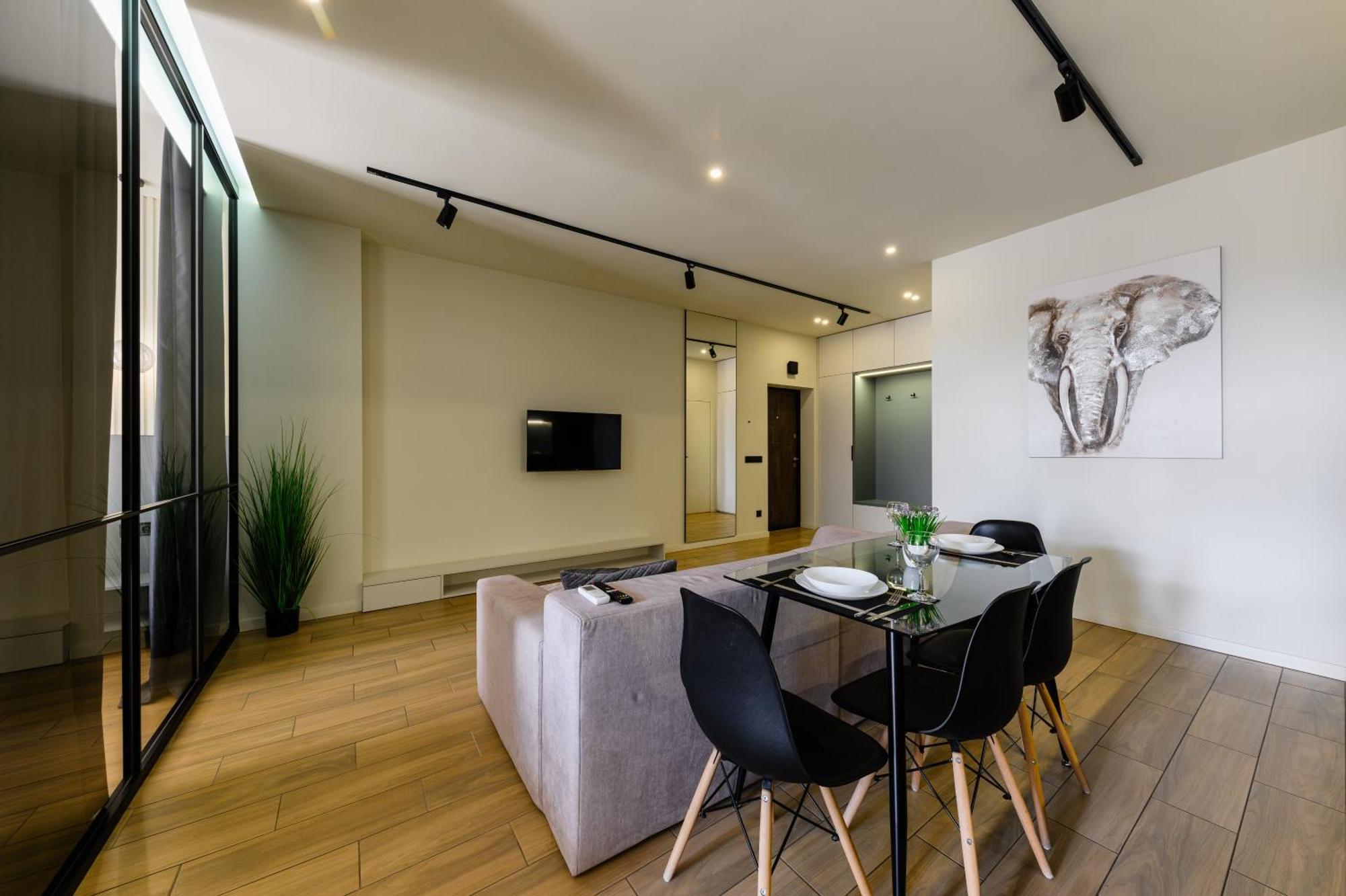 Luxury Apartments-Belochka Uschhorod Exterior foto